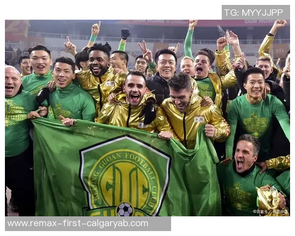 昔日足球明星风采照回顾展现他们的青春魅力与帅气瞬间 昔日足球明星风采照回顾展现他们的青春魅力与帅气瞬间