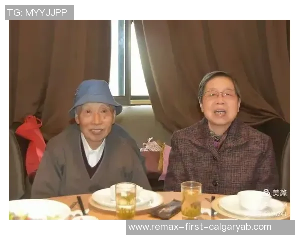 足球明星偶遇恩师感慨万千重温昔日课堂时光 足球明星偶遇恩师感慨万千重温昔日课堂时光